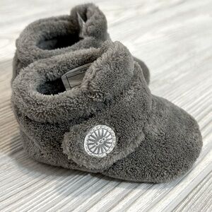 UGG Fuzzy Gray Bixbee Bootie Size 2/3